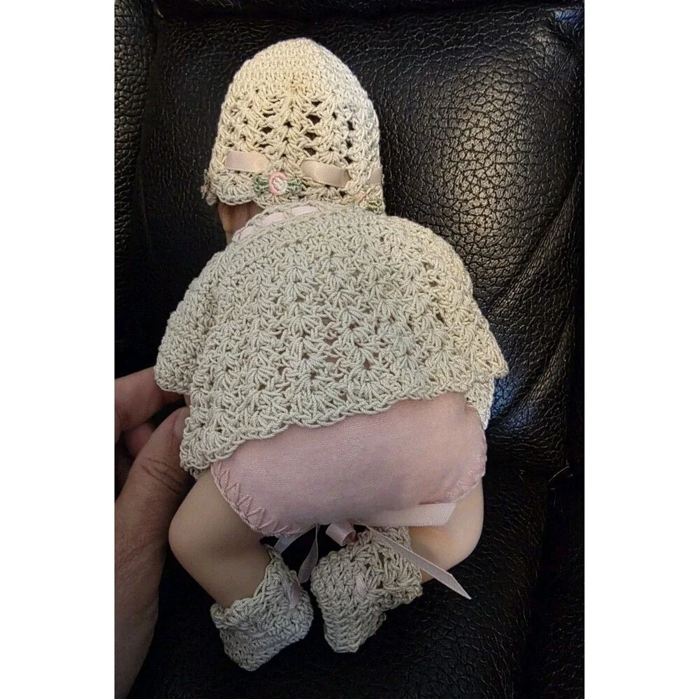 Hannah The Rosebud Baby Doll Danbury Mint Crocheted Outfit Kim Van De Wetering